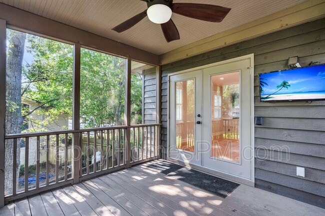 Building Photo - 236 Bayview Drive