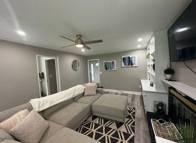 Building Photo - Spacious Single-Family Rental Home in Convenient Cincinnati Location