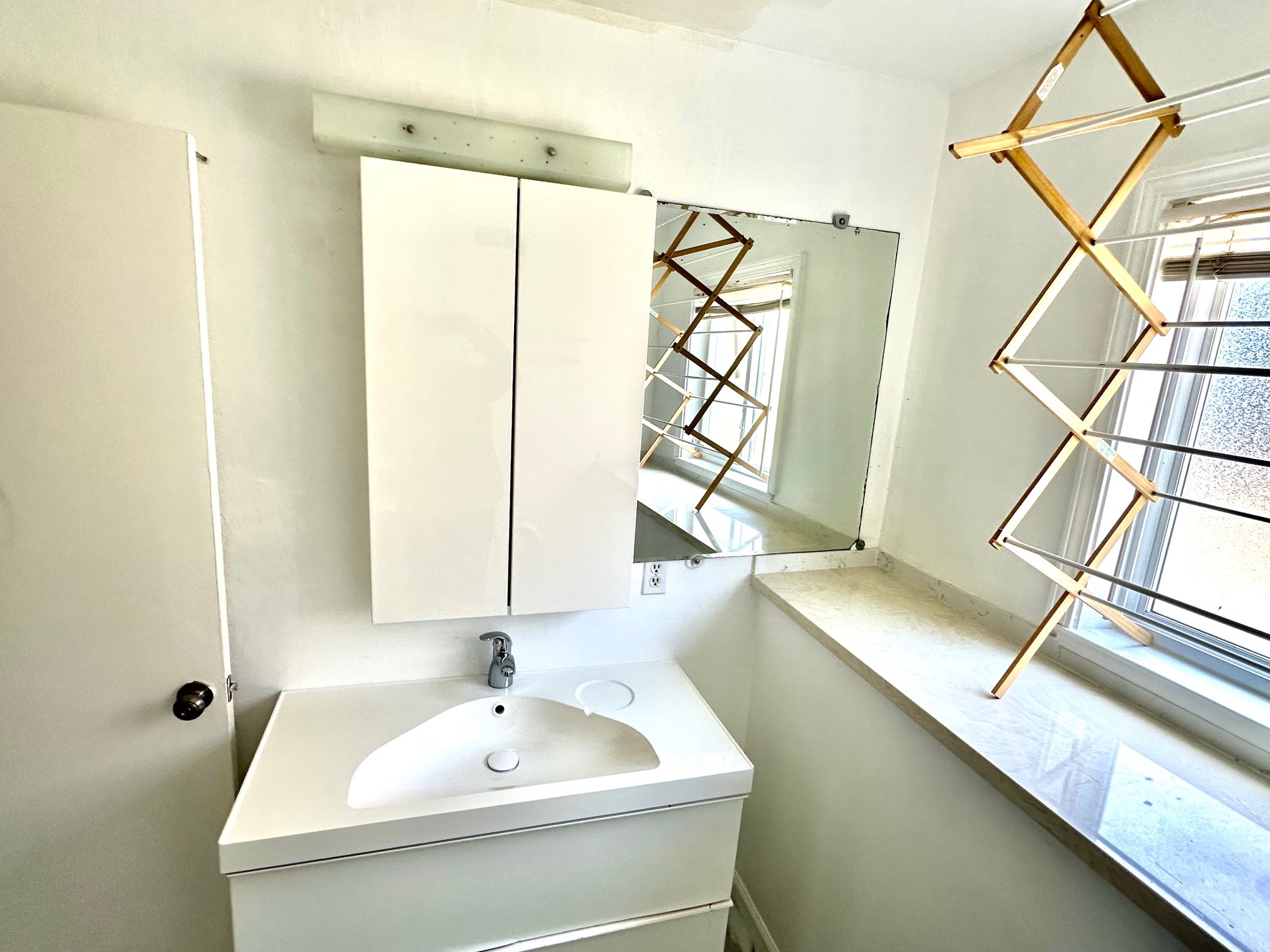 Building Photo - 733 Balra Dr