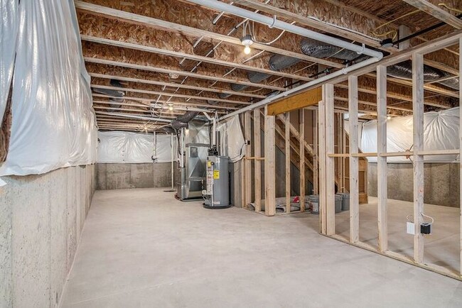 Building Photo - 111 Iris Ct