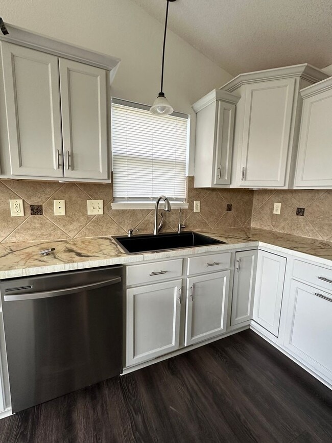 Building Photo - Beautiful Updated 5 Bedroom Home - Derby ,KS