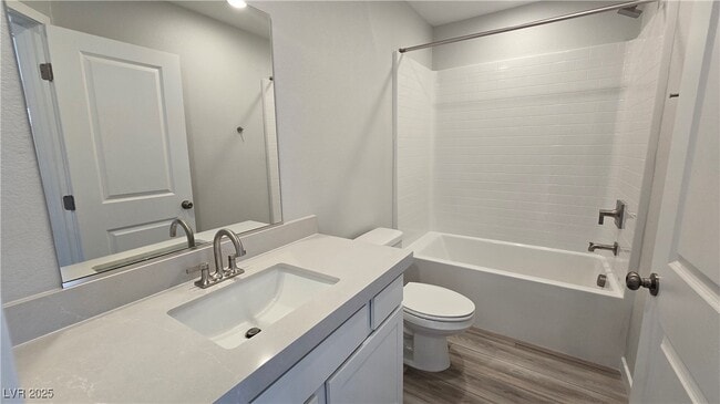 Building Photo - 988 Gearus Pl