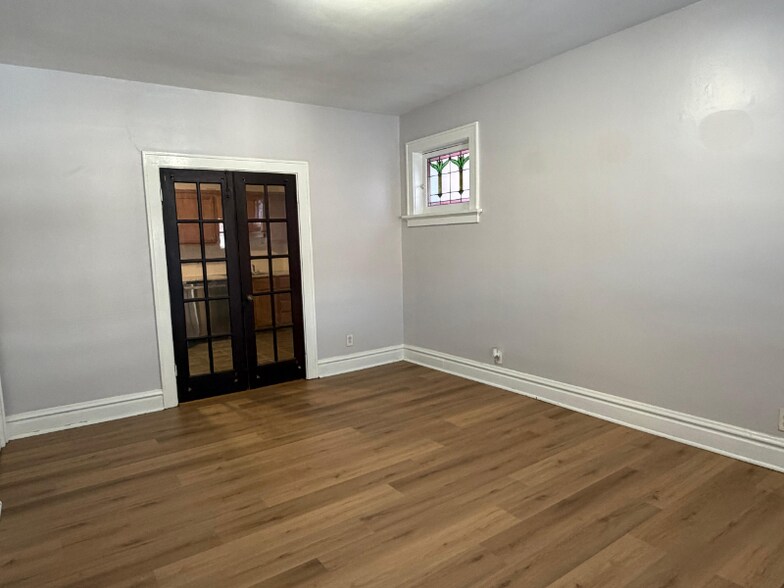 Building Photo - 5044 Mardel Ave