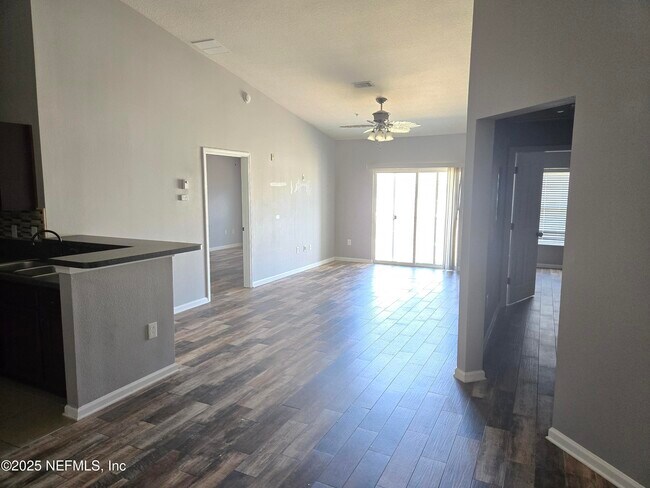 Building Photo - 6916 Ortega Woods Dr