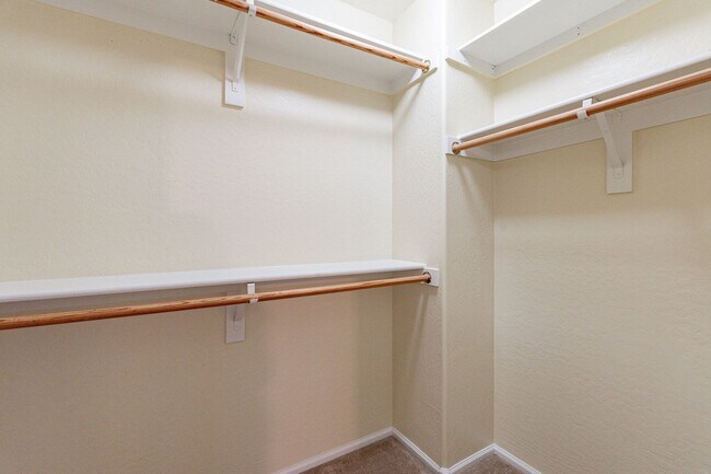 Building Photo - Three Beds & 2.5 Baths - Move Right In!