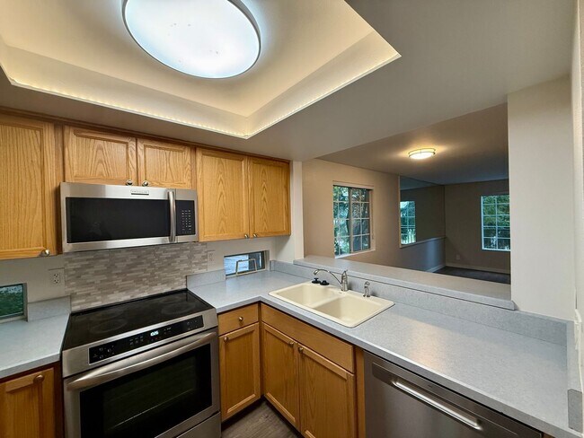 Building Photo - Beautiful 2 bed, 1.5 bath Condo located in...