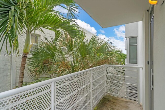 Building Photo - 1532 Drexel Ave