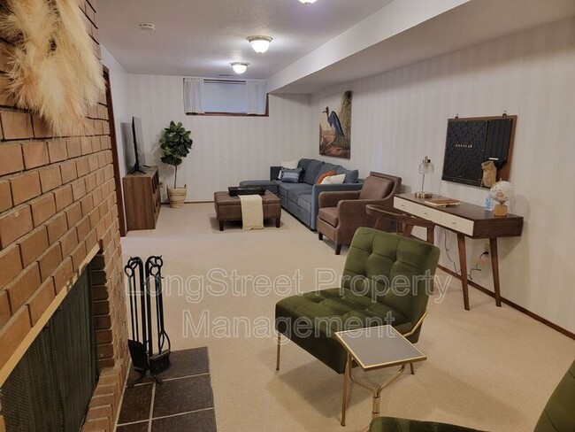 Building Photo - 2720 NW Glenwood Dr