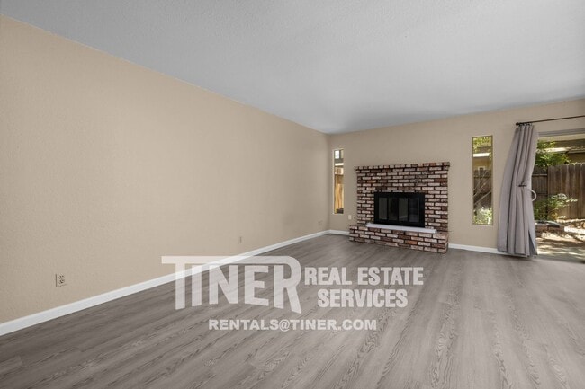 Building Photo - Darling 3 Bedroom Near Downtown - Location...