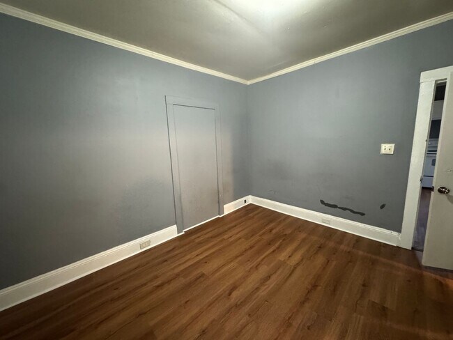 Building Photo - 319 Linwood Rd