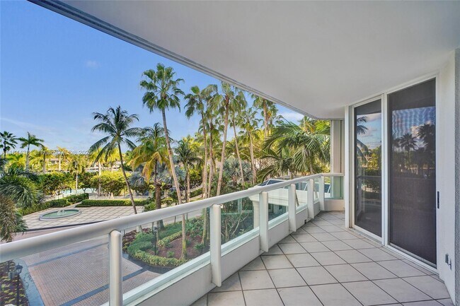 Building Photo - 21150 Point Pl