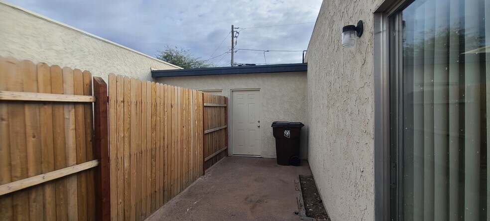 Building Photo - 1535 E 29th Ave