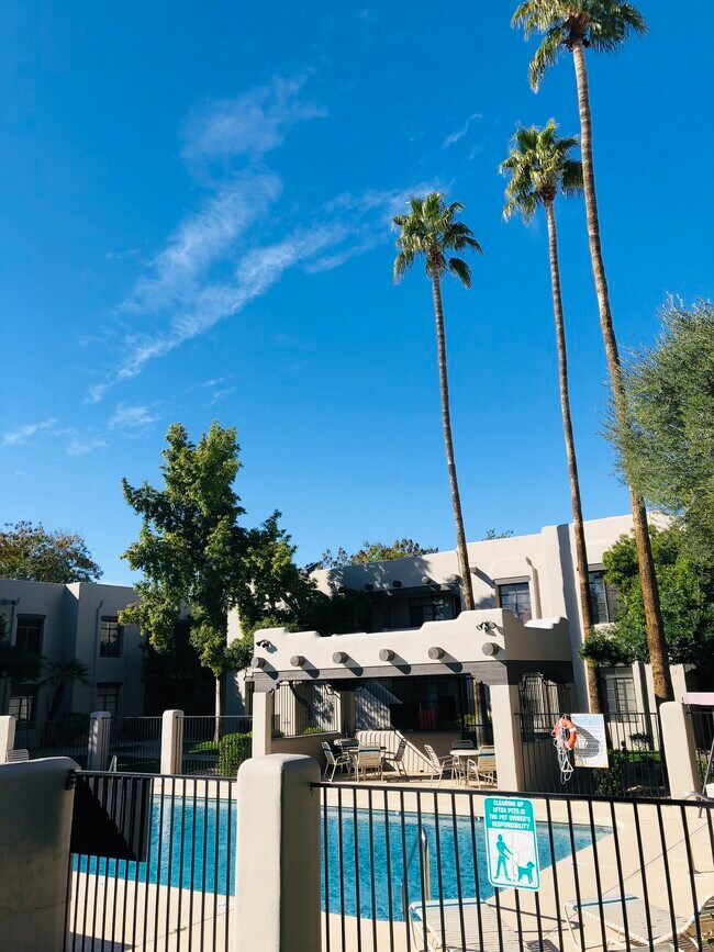 Building Photo - 1449 E Highland Ave