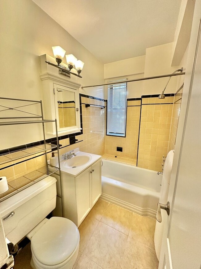 Building Photo - NEW LOWER PRICE! Spectacular Scott Circle Solarium Studio Dupont-Logan