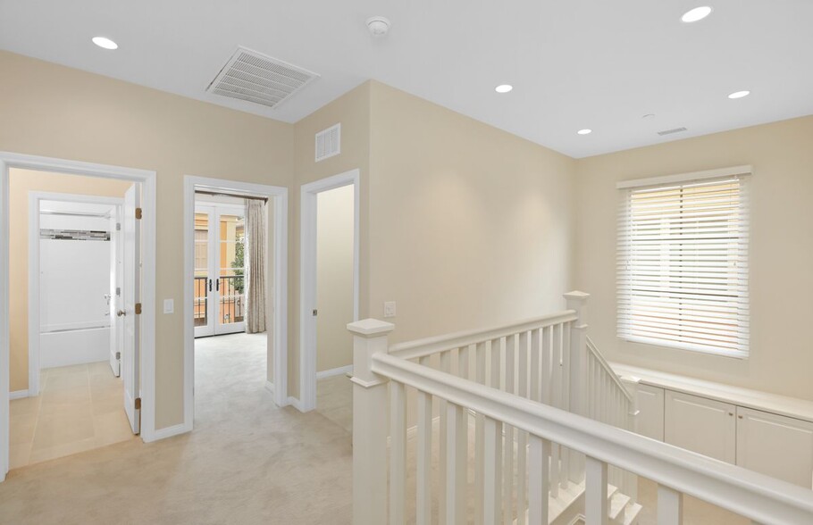 Building Photo - 86 Cipresso