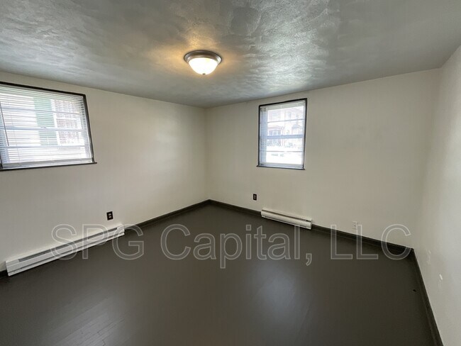 Building Photo - 615 Dallas St