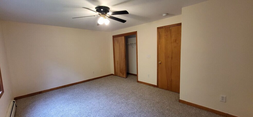 Building Photo - 45 Laurel Hollow Rd