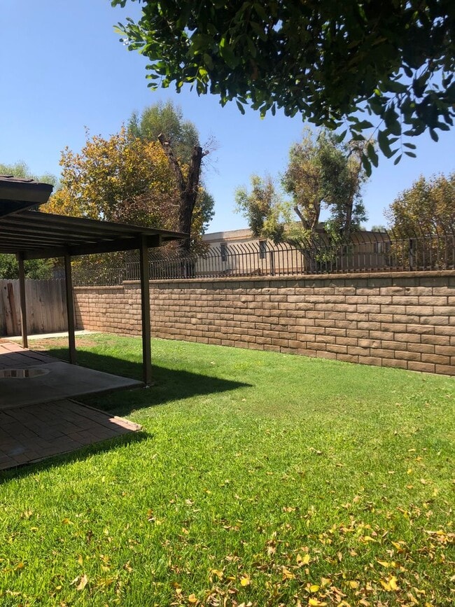 Building Photo - Newly remodeled duplex!