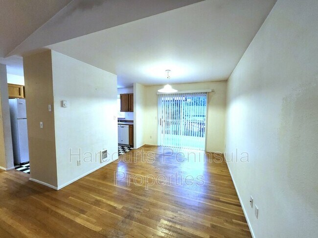 Building Photo - 24550 S Kingston Rd NE