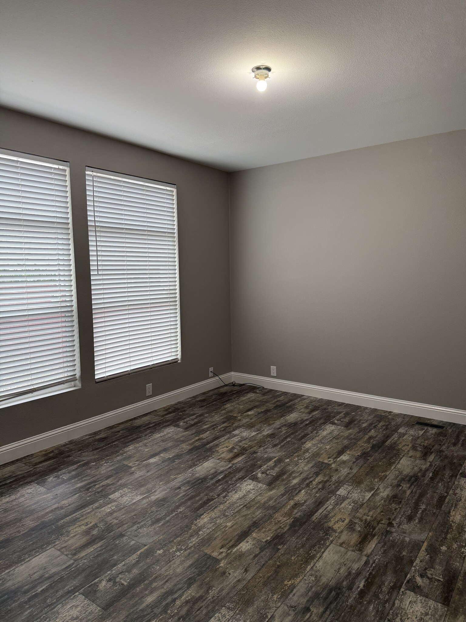 Building Photo - 819 Dianne Dr