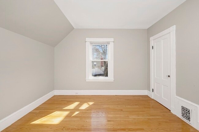 Building Photo - 16 Oak Grove Terrace