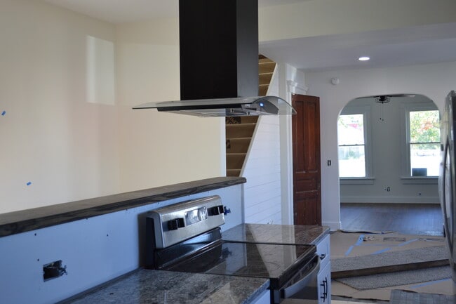 Building Photo - 20 Mcreynolds St