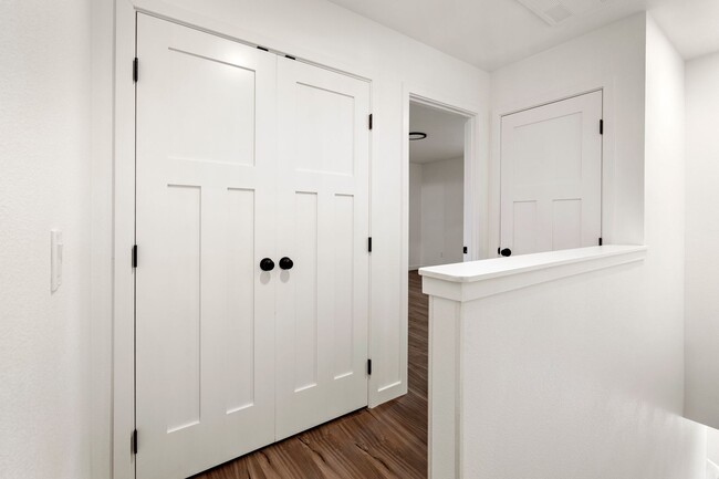 Building Photo - Brand new 3 bedroom 3 full bath townhouse in Thurston! $1,000 OFF YOUR FIRST MONTH'S RENT!