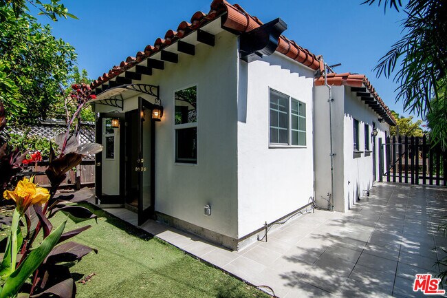 Building Photo - 1159 S Hayworth Ave