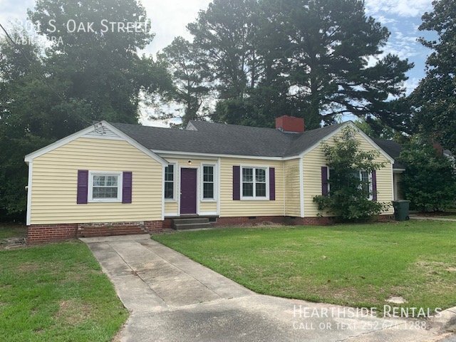 Building Photo - 301 S Oak St