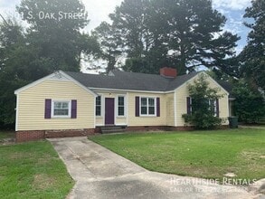 Building Photo - 301 S Oak St