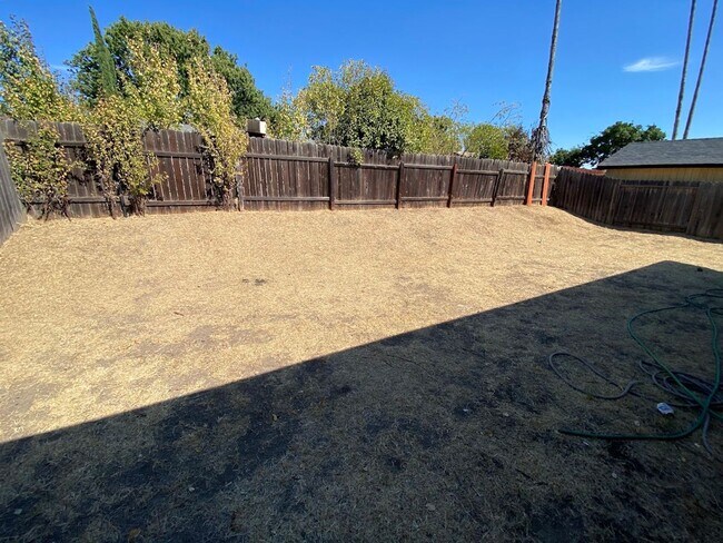 Building Photo - 6804 Harlequin Way