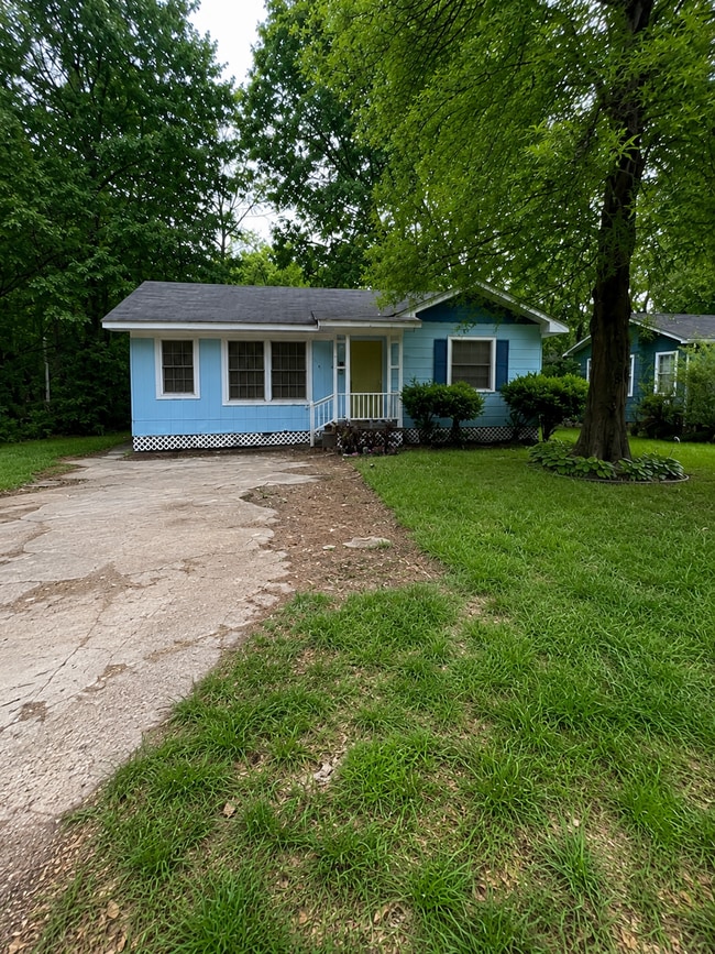 Building Photo - 3718 Northbrook Dr