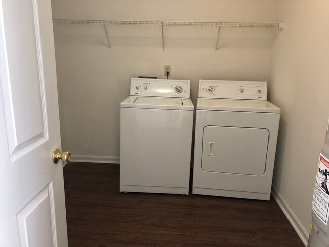 Building Photo - PRE LEASING AUGUST 2026!