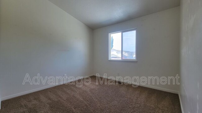 Building Photo - 653 N 800 E