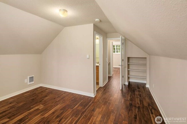 Building Photo - 4Bd/1.5Ba Kirkland House