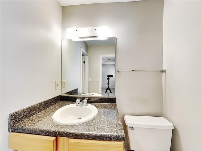 Building Photo - 5022 Hawthorne Ct