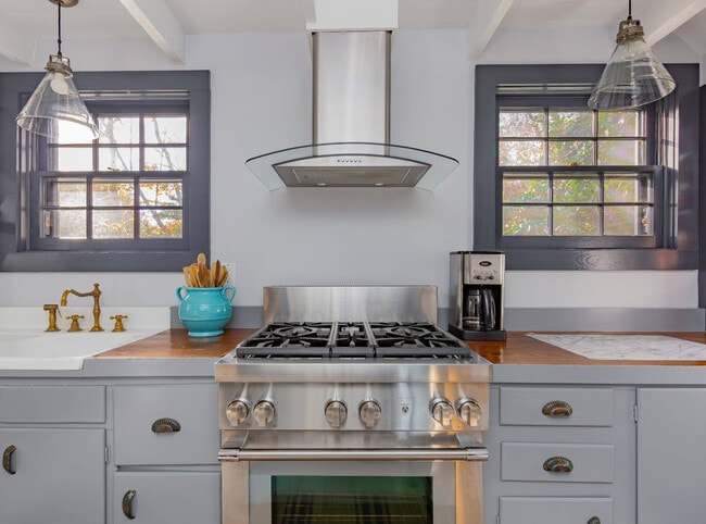 Building Photo - 93 Schellinger Rd