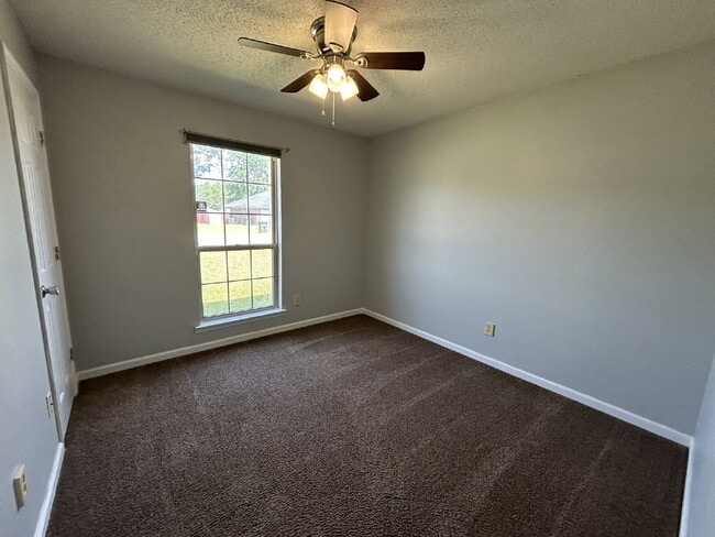 Building Photo - Home For Rent