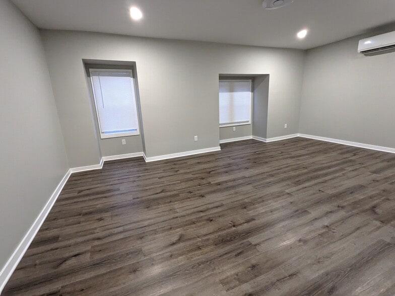 Master Suite - 5012 Dearborn St