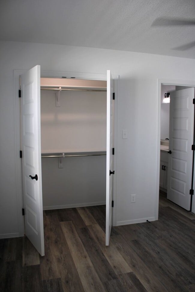 Building Photo - COX-NORTHRIDGE DR-1