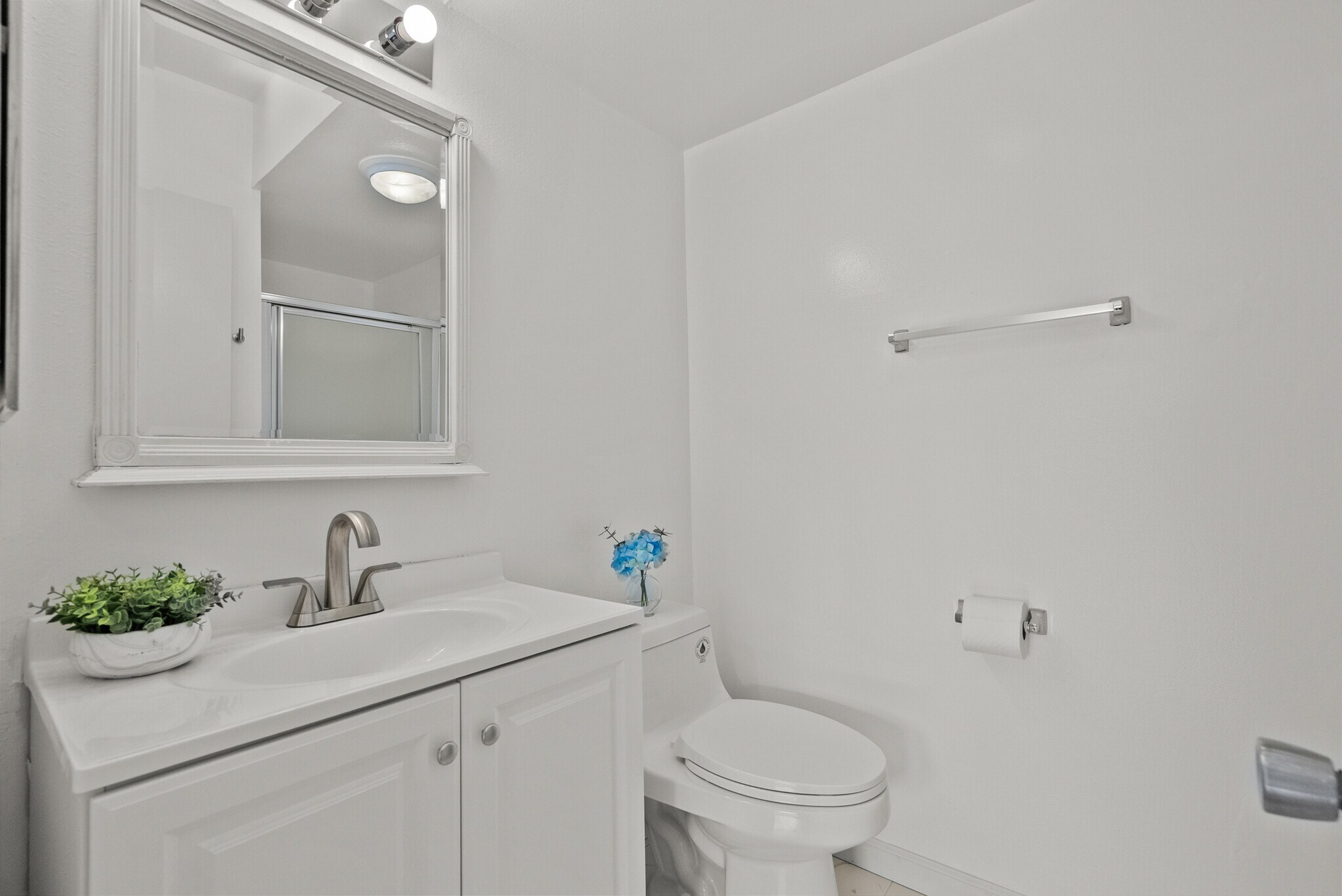 Building Photo - 5055 Coldwater Canyon Ave