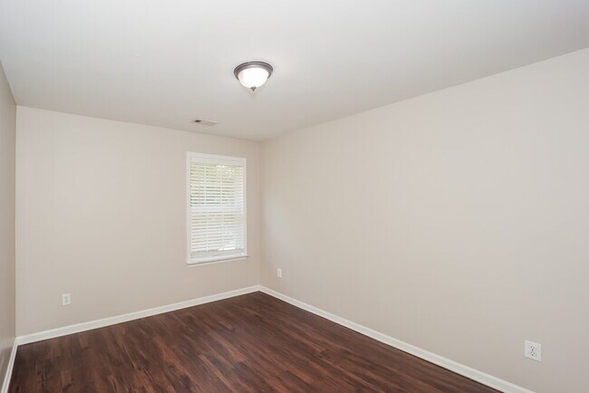 Building Photo - 54 Brookview Dr