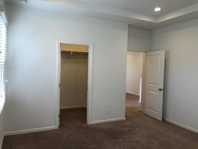 Building Photo - 65 Fairymoss