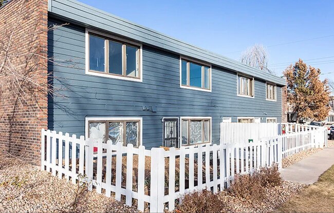 Building Photo - 5283 W Center Ave