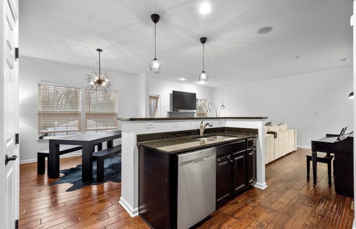 Building Photo - 294 Maple Ridge Dr