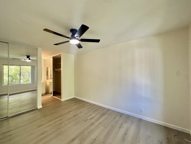 Building Photo - Indulge in coastal living in this beautifu...