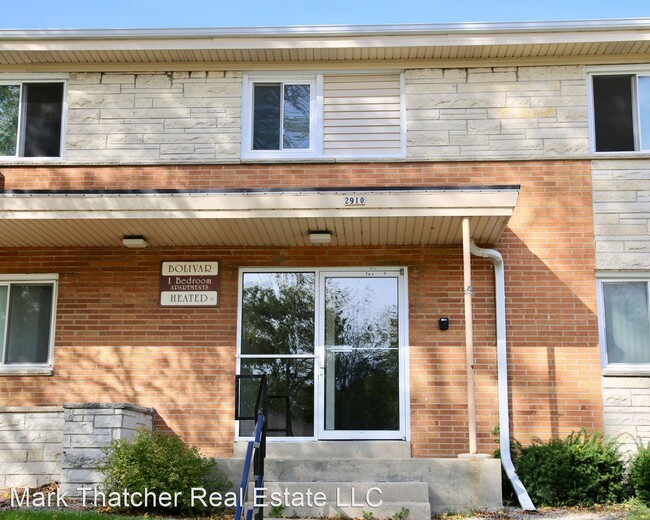 Building Photo - 2910 E Bolivar Ave