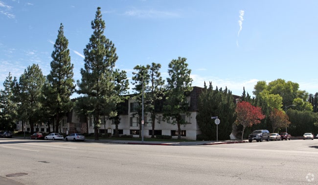 17346 Chatsworth St - Granada Pines