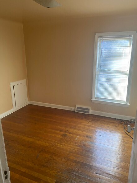 Building Photo - 5134 Caniff Ave