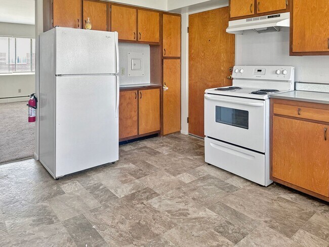 Building Photo - 2833 S Burdick St